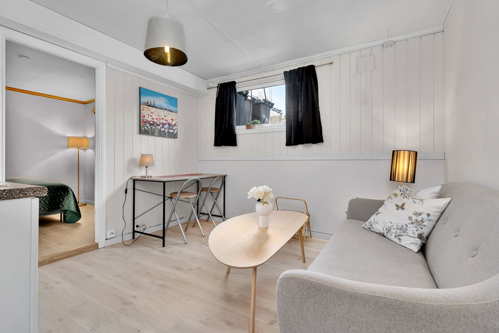 Underetasje - Stue og kjøkken i åpen løsning Galleribilde