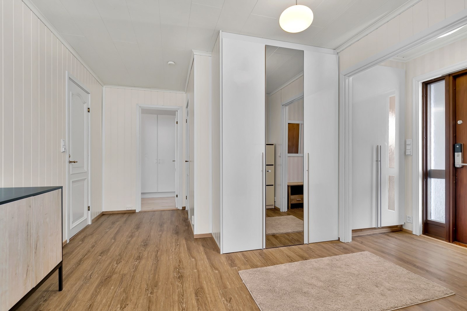 I gangen er det varmekabler i gulv Galleribilde