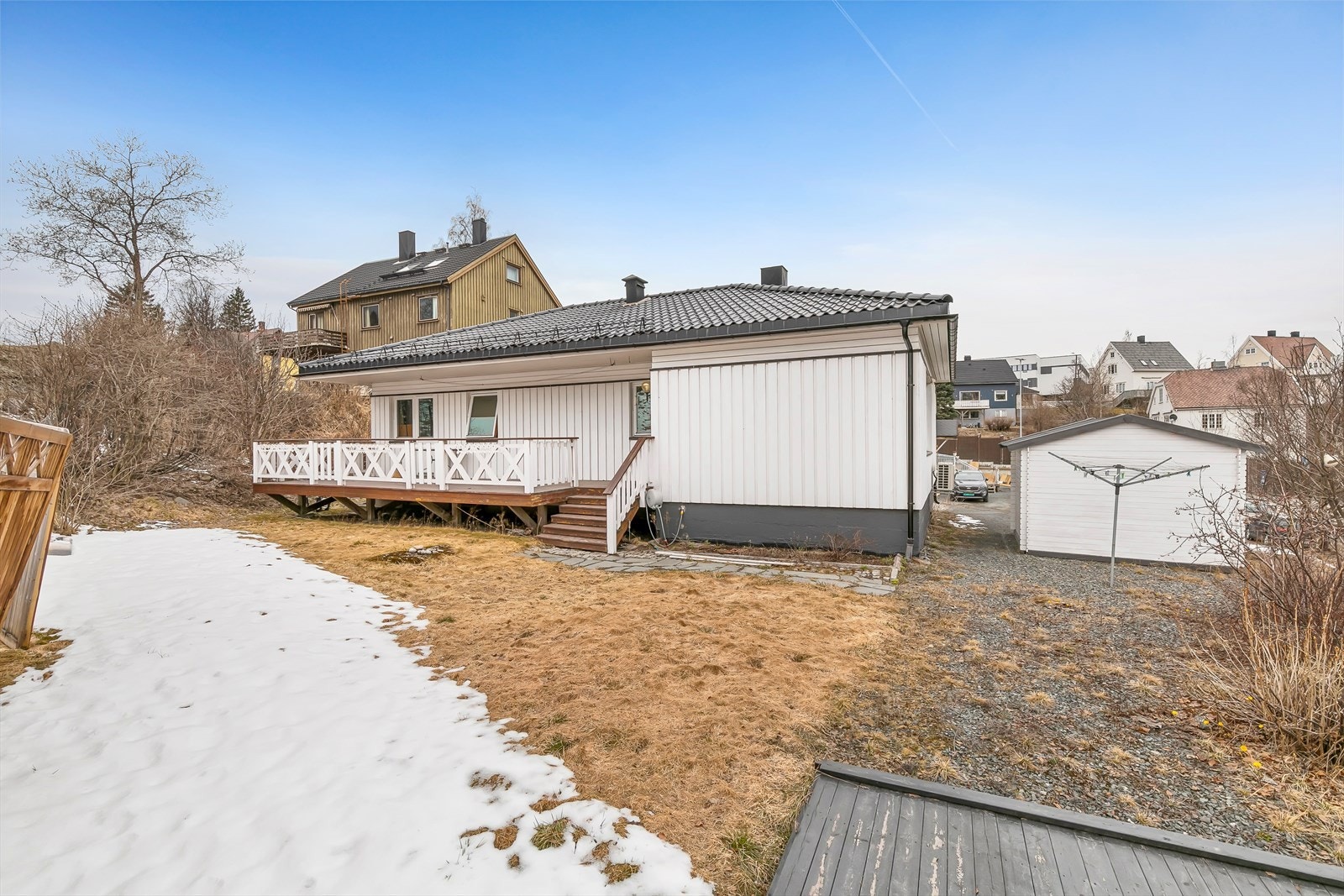 I tillegg er det umiddelbar nærhet ungdomsskole og barnehage. Galleribilde