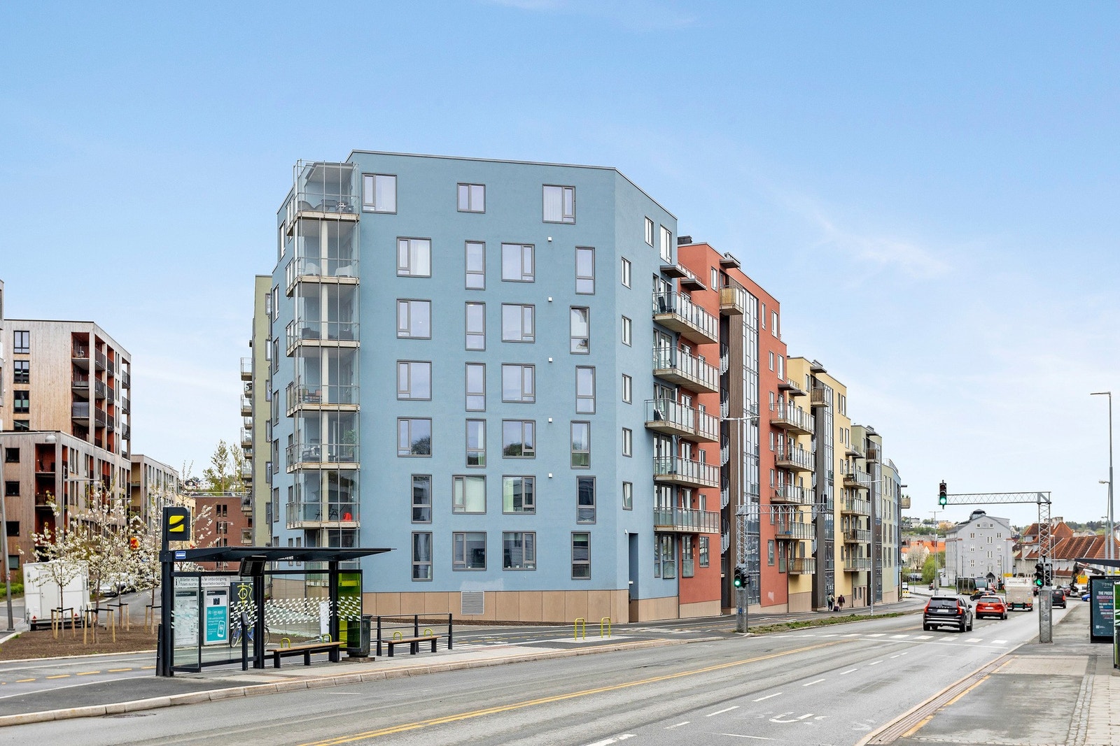 Kort vei til blant annet metrobuss, Ladestien, City Lade, Sirkus Shopping og bylivet på Solsiden m.m. Både Kiwi Lilleby og Extra Lilleby er innefor ca. 200m. Det finnes også flere treningssenter i nærheten. Galleribilde