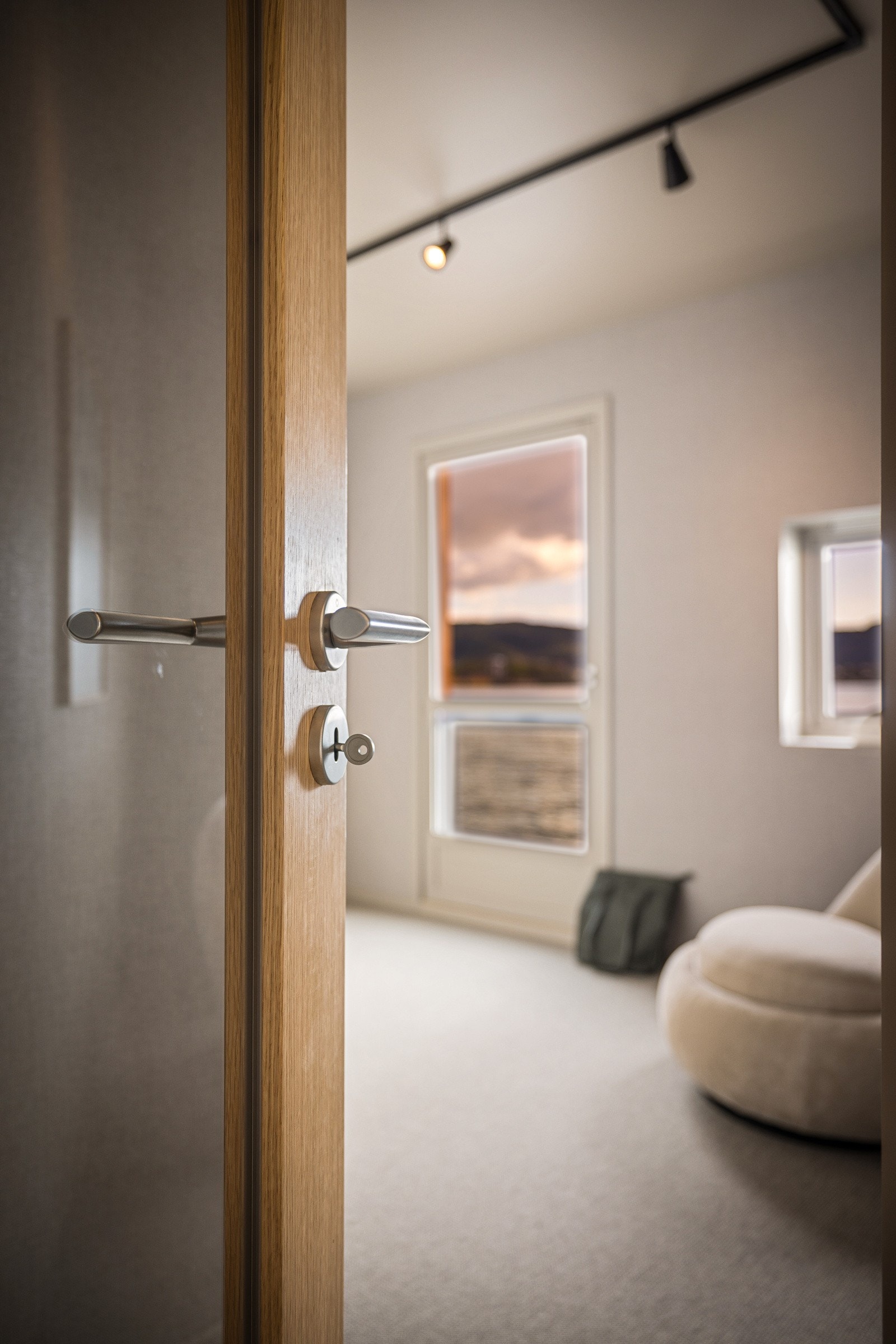 Fra stuen er det adkomst til boligens kontor/gjestesoverom. Galleribilde