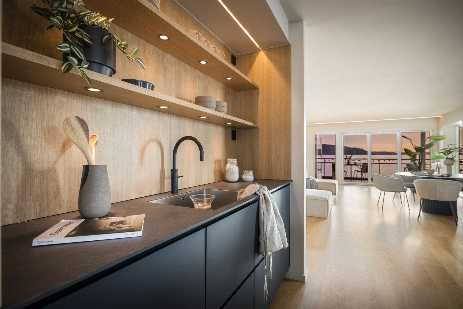 Lekkert blandebatteri fra Quooker som gir deg kokende vann rett fra kranen. Galleribilde