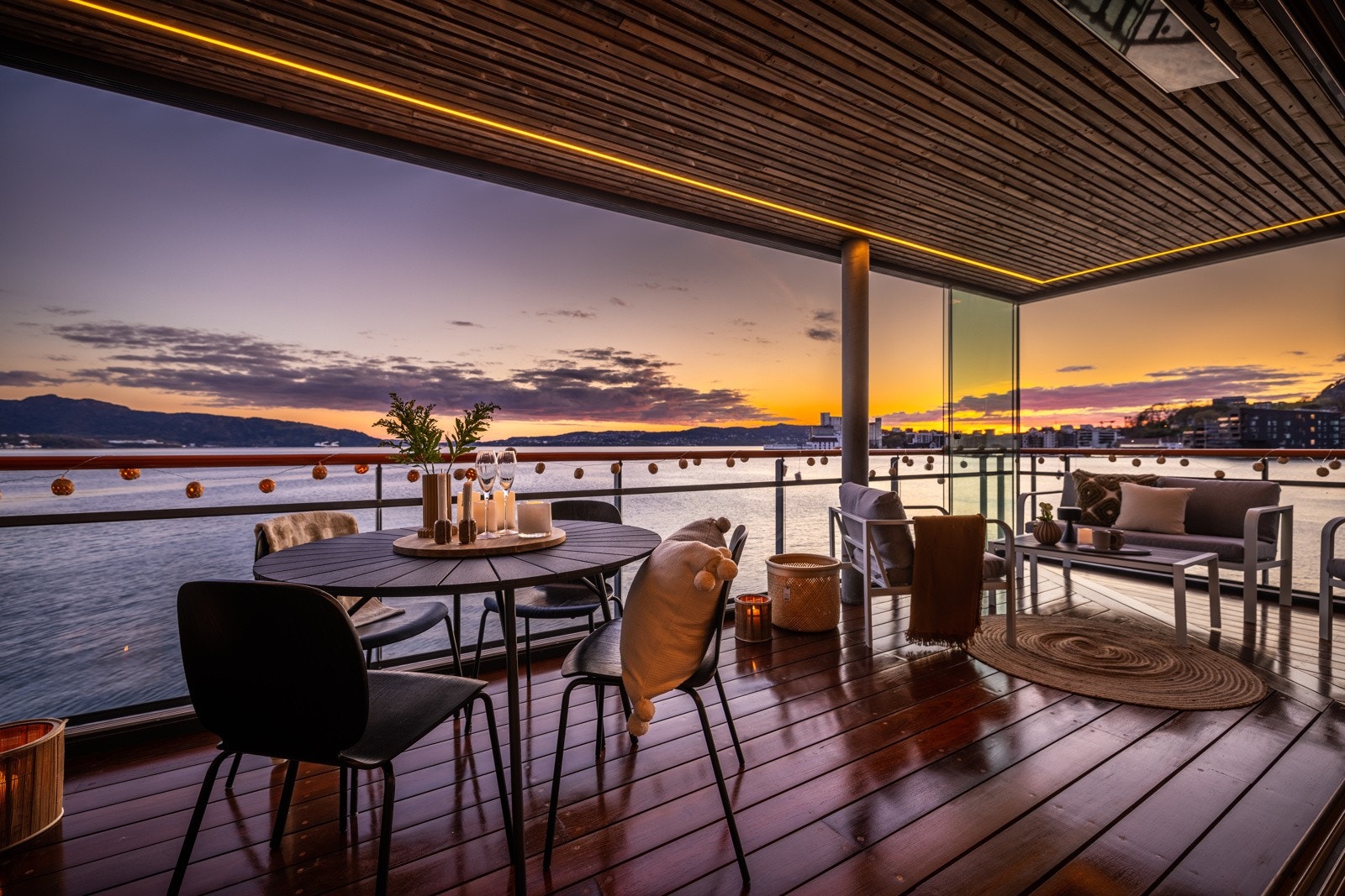 Her er det glassvegger som lukkes helt eller delvis slik at verandaen kan brukes hele året. Galleribilde