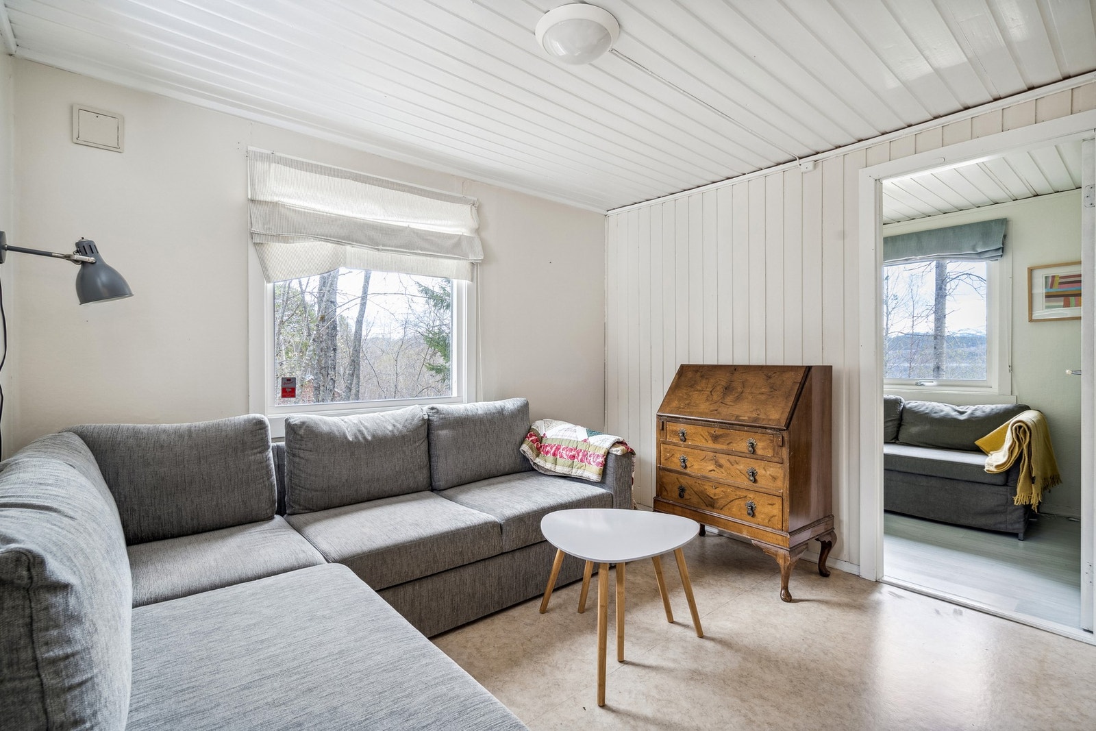 Tv-stuen som ligger ved soverom og toalettrommet. Galleribilde