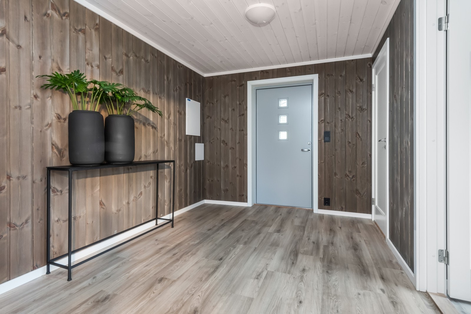 Gang/entré med god plass til skyvedørsgarderobe. Galleribilde