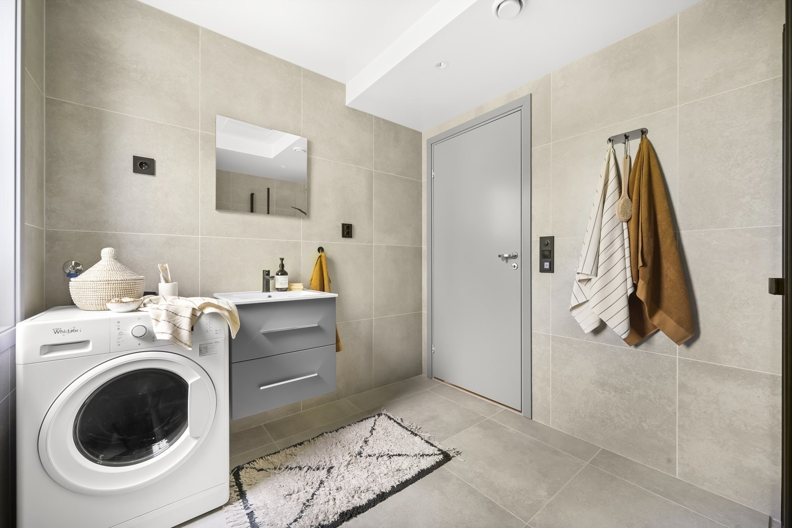 Store, smakfulle fliser gir et moderne og tidsriktig uttrykk. Galleribilde