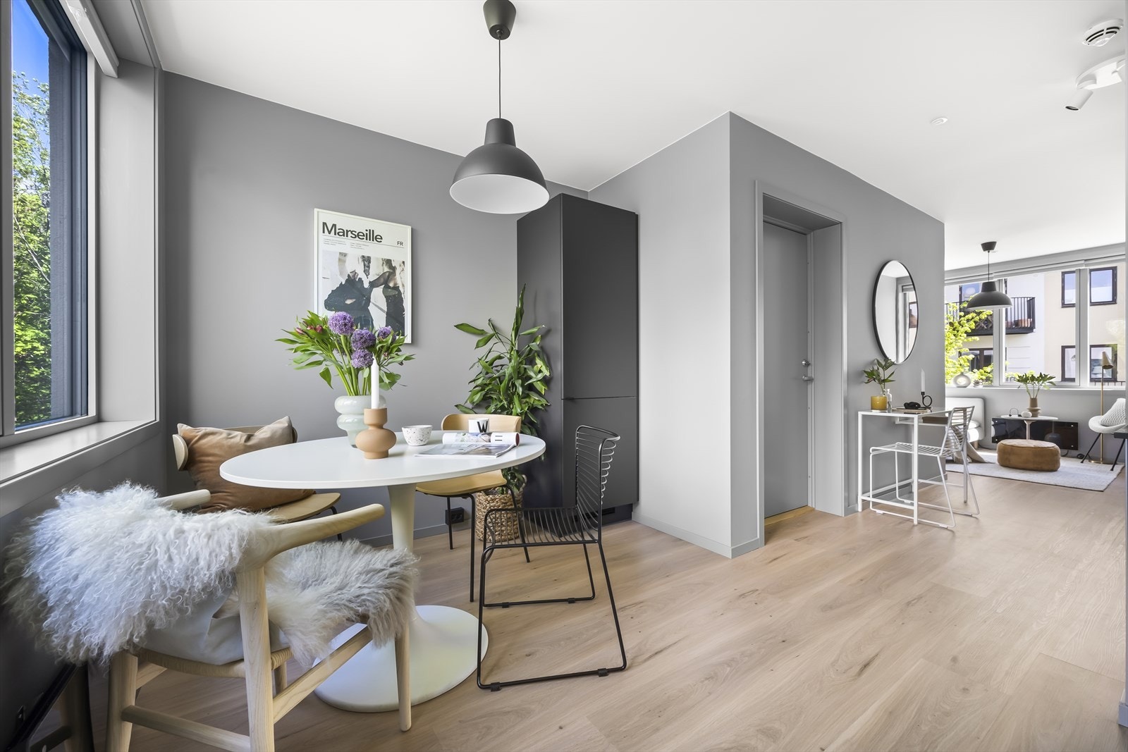 Det er god plass til spisebord Galleribilde