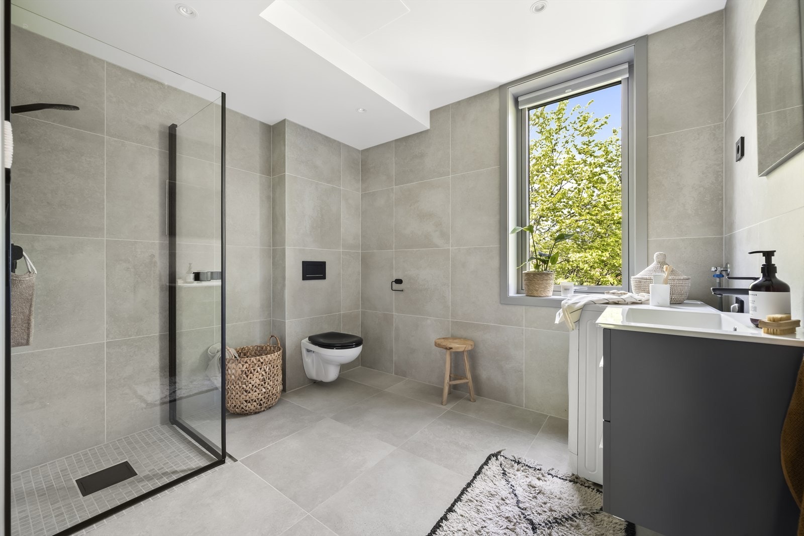 Et meget romslig og delikat baderom Galleribilde