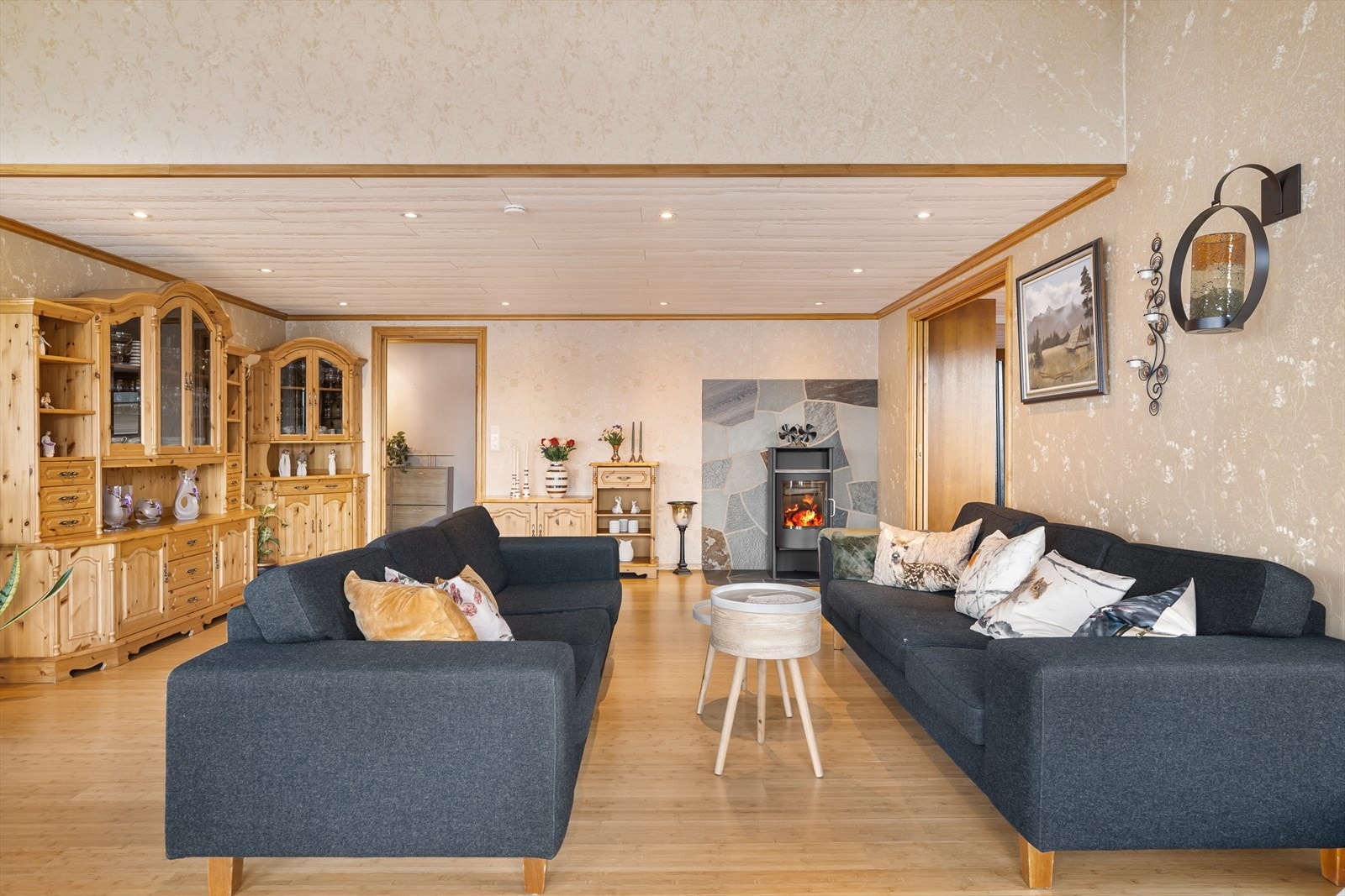 Koselig peisovn gir god og lun varme Galleribilde