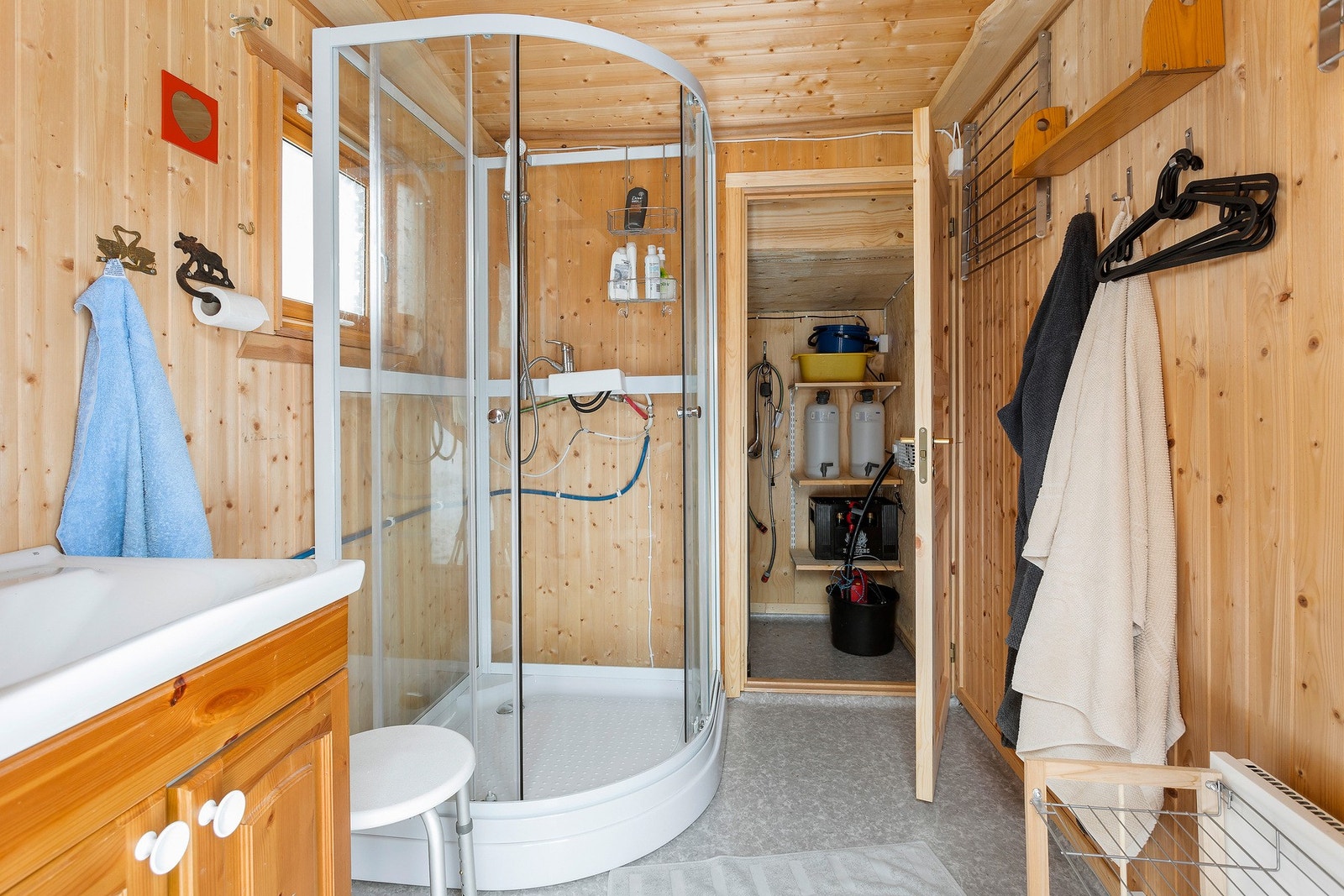 Bad i uthuset Galleribilde