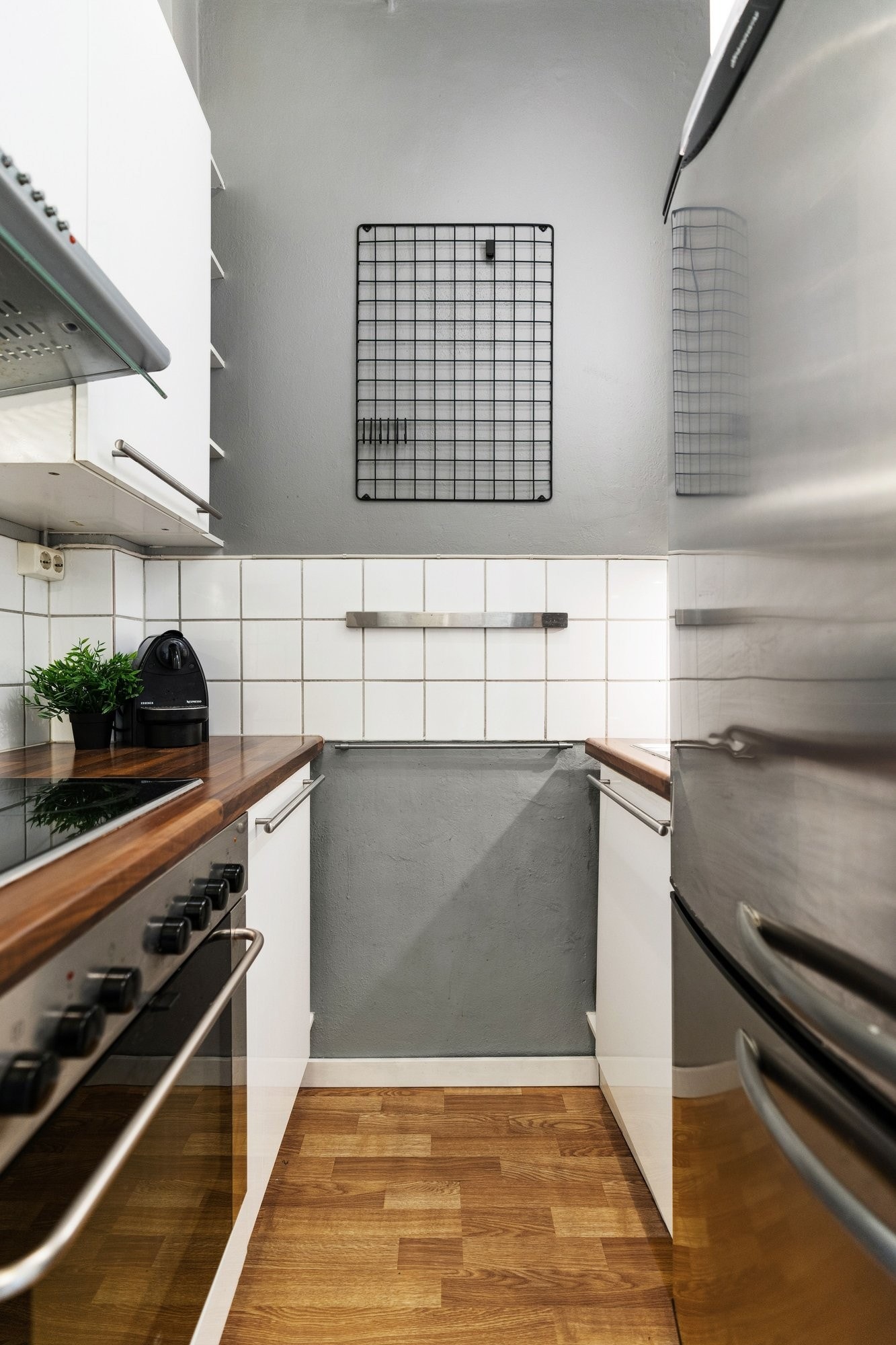 Separat kjøkken med oppvaskmaskin Galleribilde