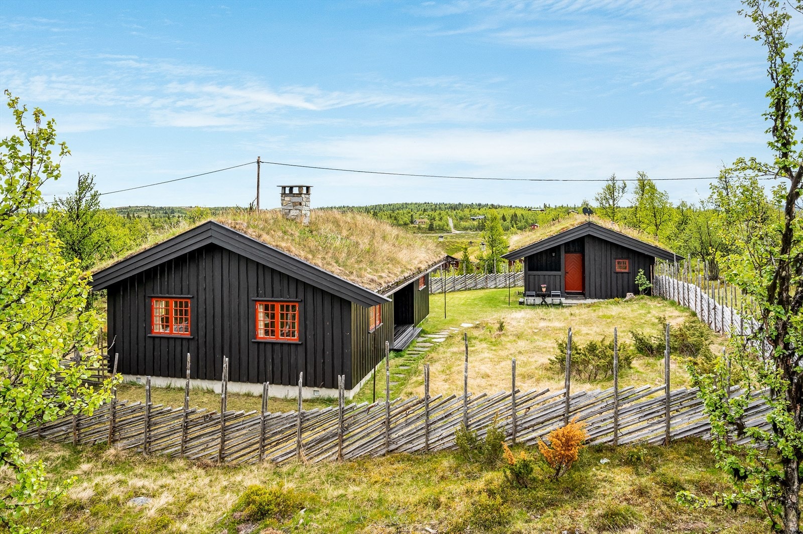 Trivelig hyttetun med fin beliggenhet øverst oppå Langslåa Galleribilde