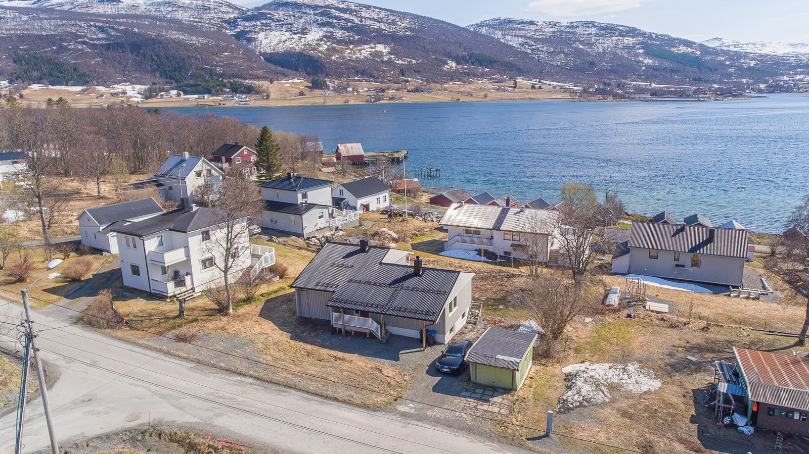 Fin beliggenhet med kort vei til fjære. Galleribilde