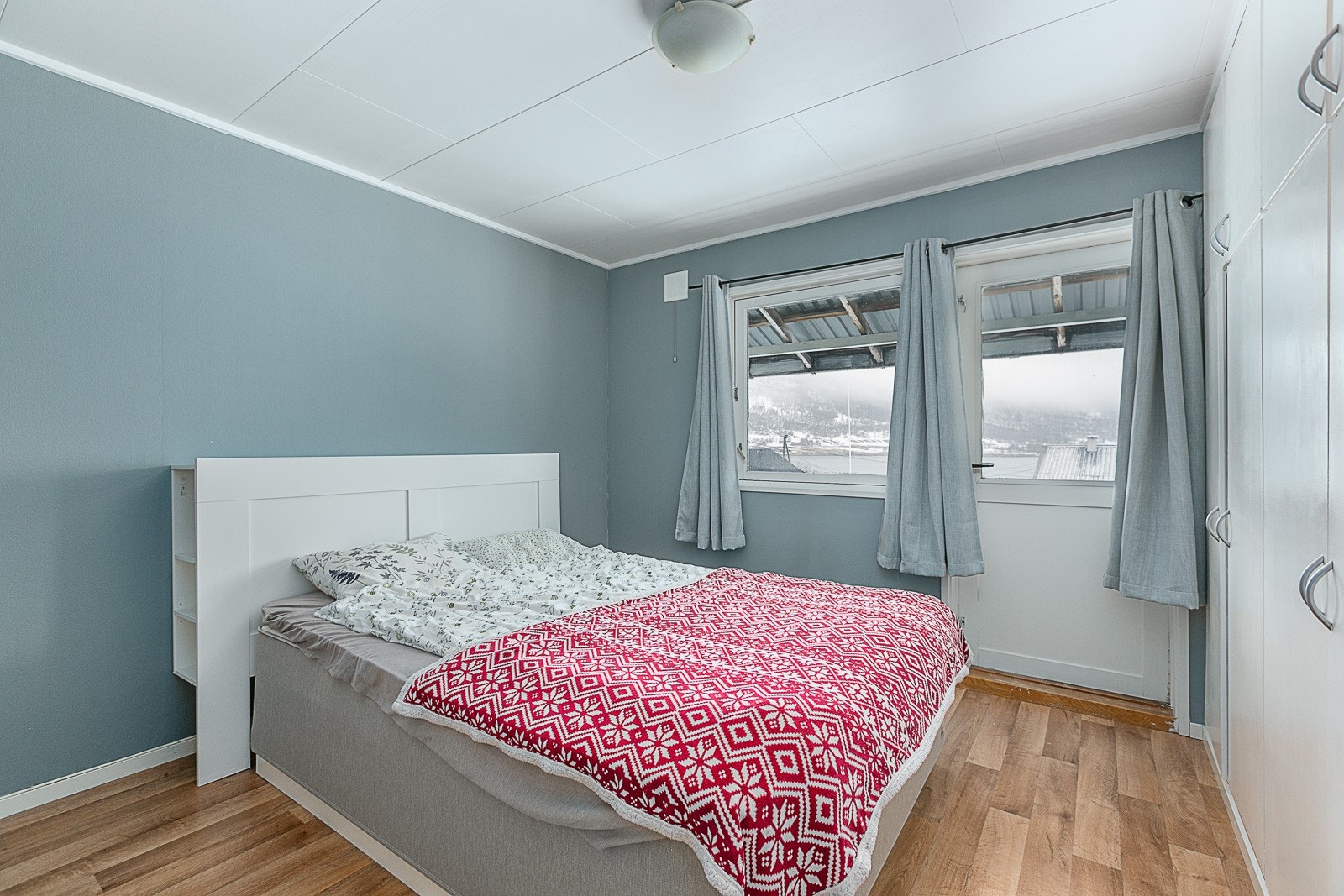 Soverom med utgang til veranda. Galleribilde