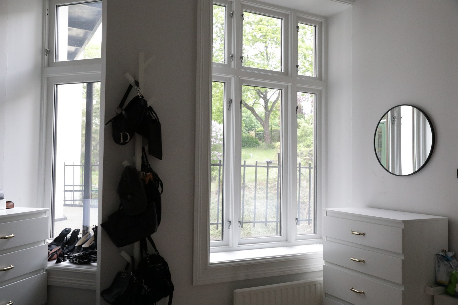 Soverom 2 har vindu ut mot bakgård. Galleribilde