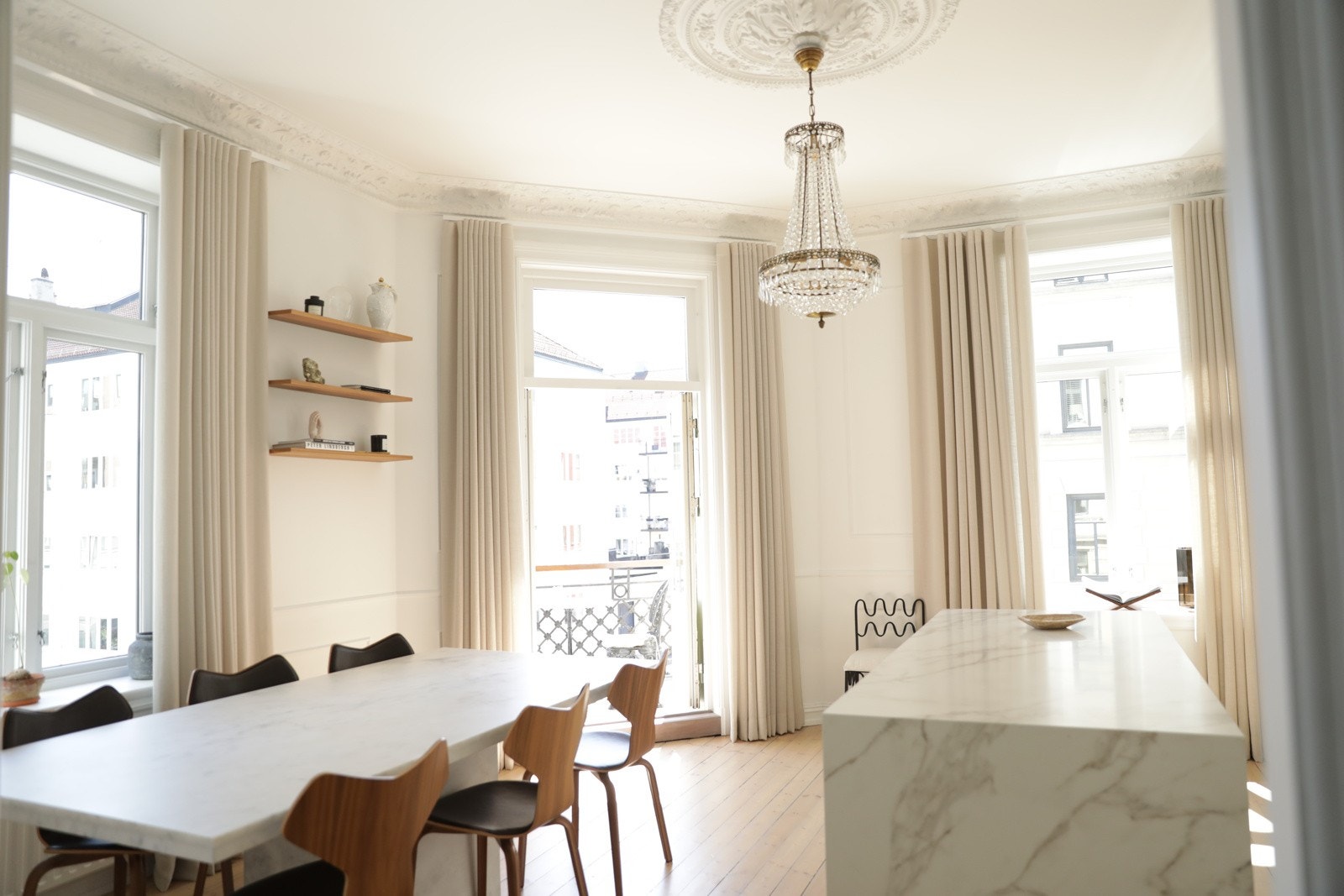 Charlotte Bårdsen v/PROAKTIV har gleden av å presentere denne rålekre hjørneleiligheten i Colletts gate 11A! Galleribilde