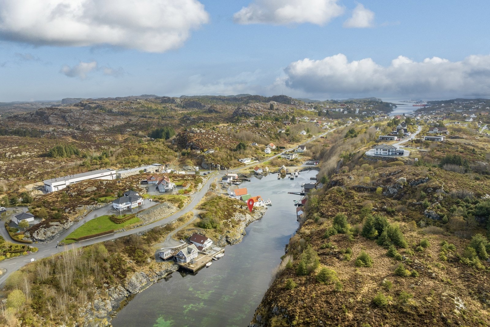 Kun ett lite stykka unna ligger Langevåg sentrum Galleribilde