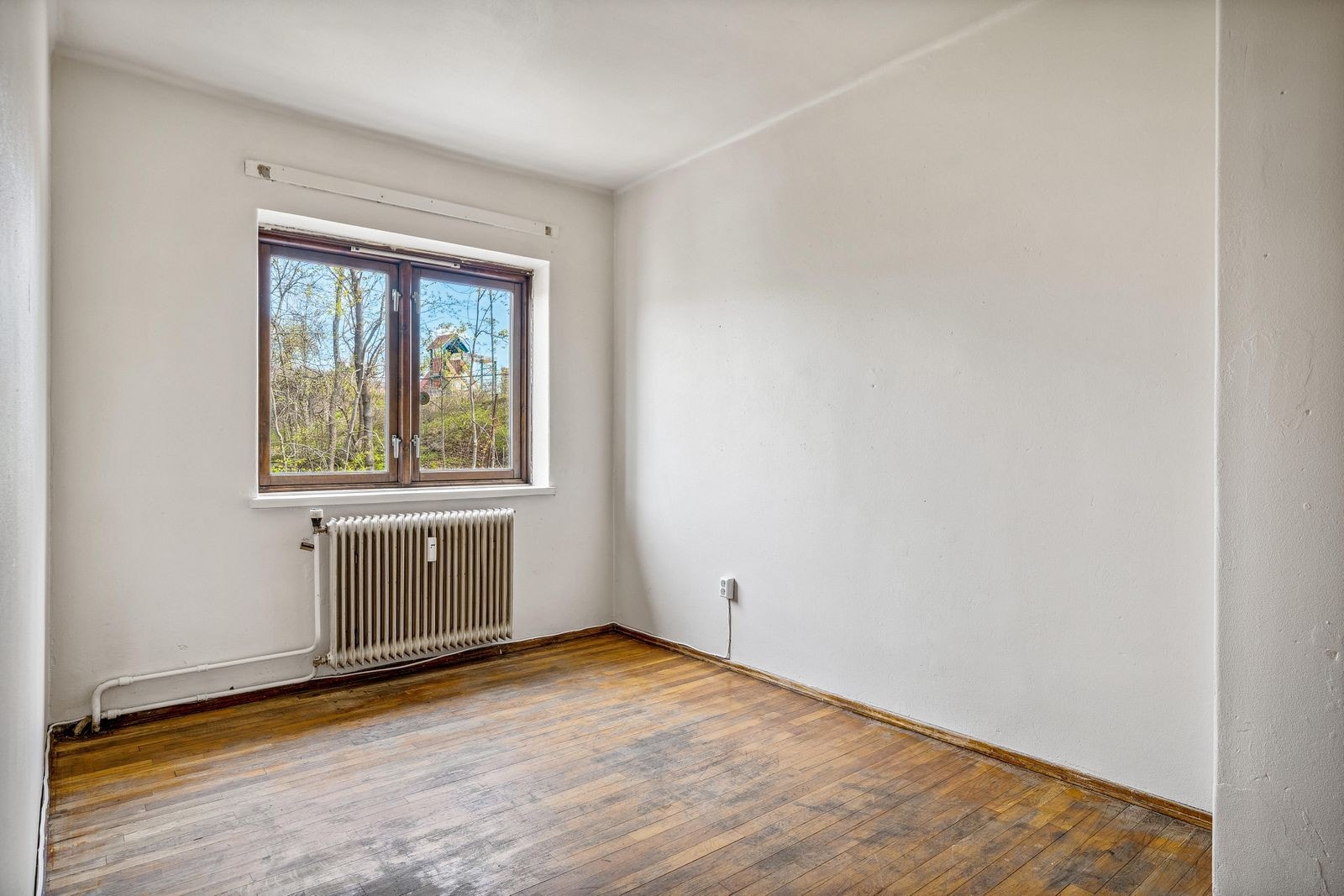 Soverommet vender mot Kolonihagen og er av god størrelse Galleribilde