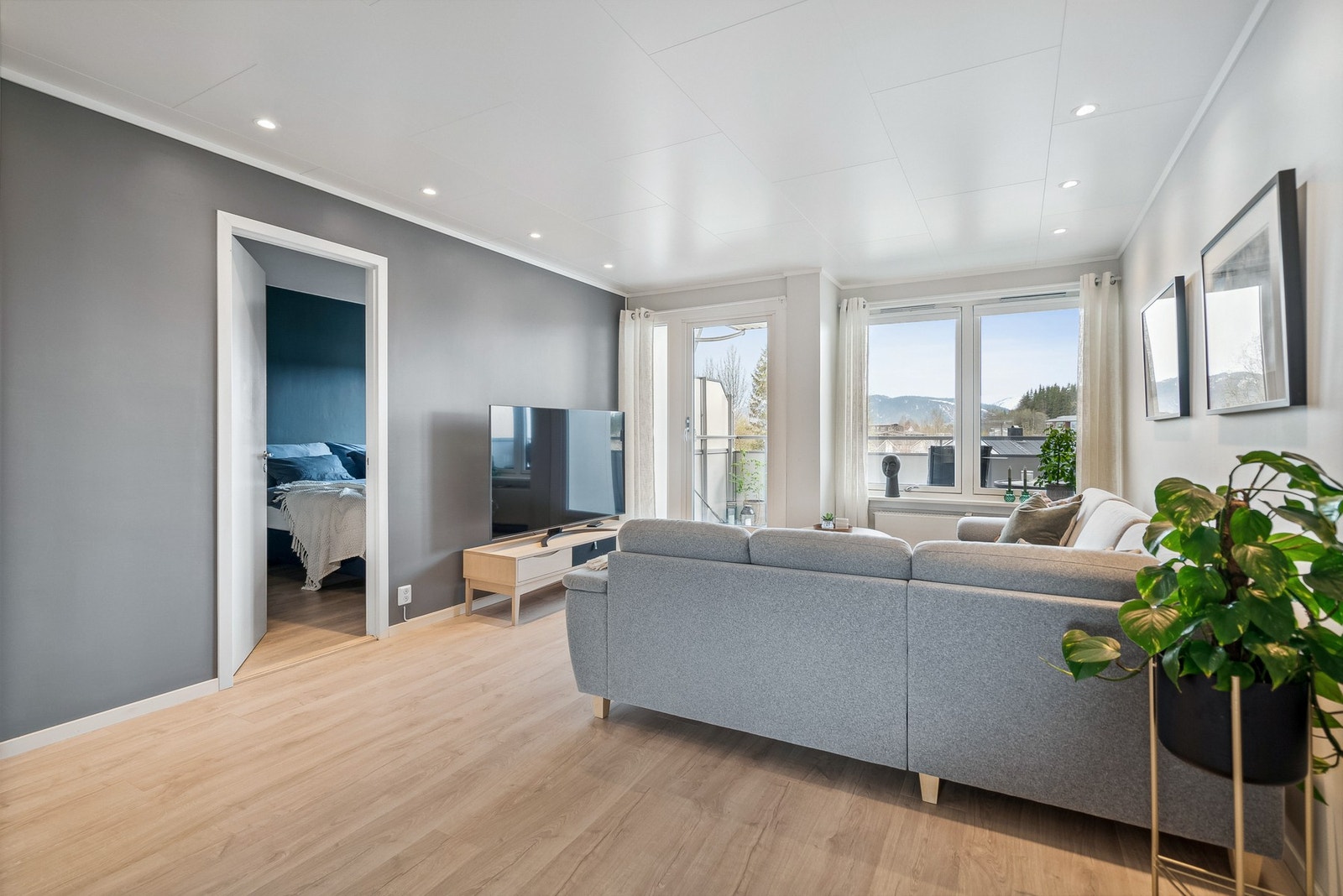 Eiendomsmegler 1 v/ Herman Fagernes har gleden av å presentere Krokveien 7 B! En nydelig leilighet i øverste etasje i populære Ormenget Borettslag Galleribilde