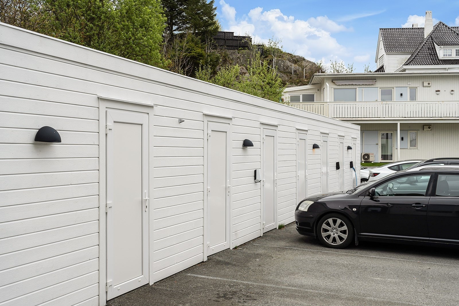 Medfølger fast parkeringsplass med tilhørende sportsbod Galleribilde