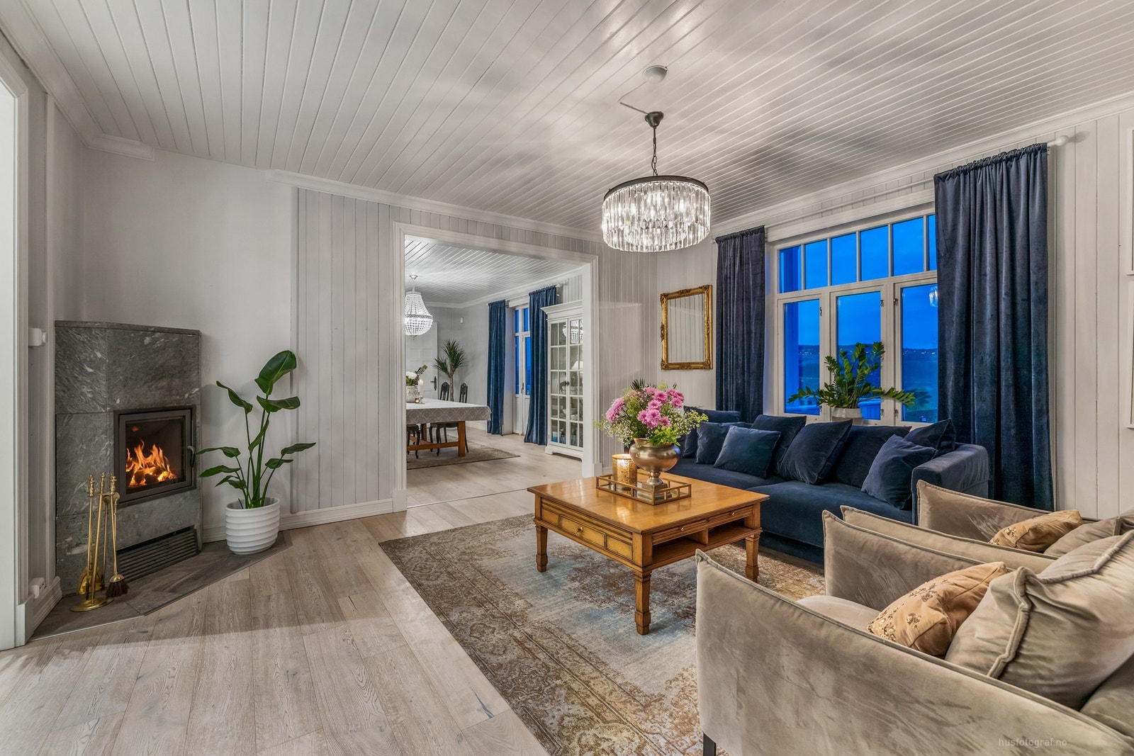 Kveldsstemning - stue med peis Galleribilde