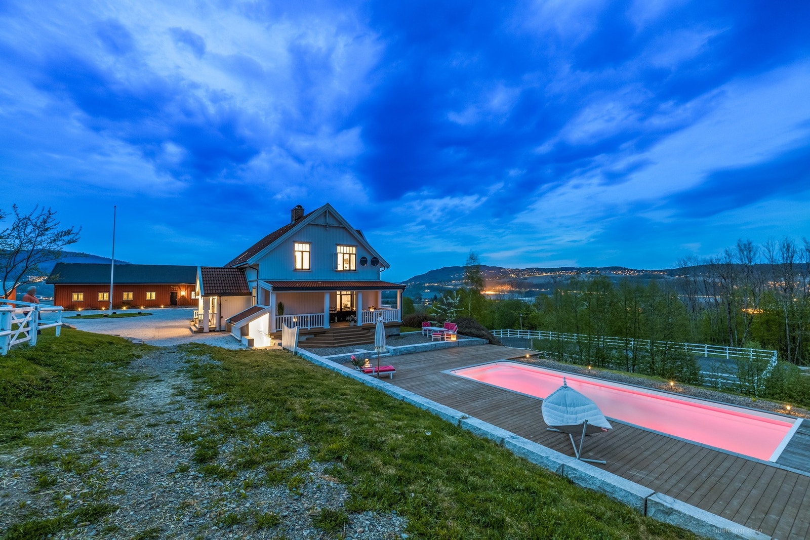 Kveldsstemning - svømmebasseng Galleribilde