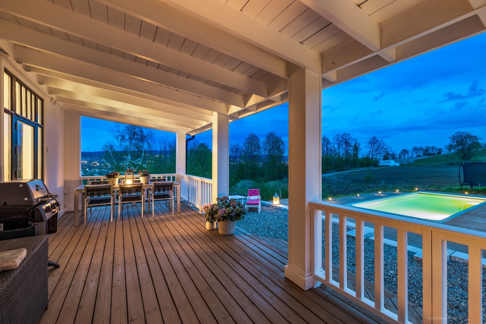 Kveldsstemning - terrasse - basseng Galleribilde