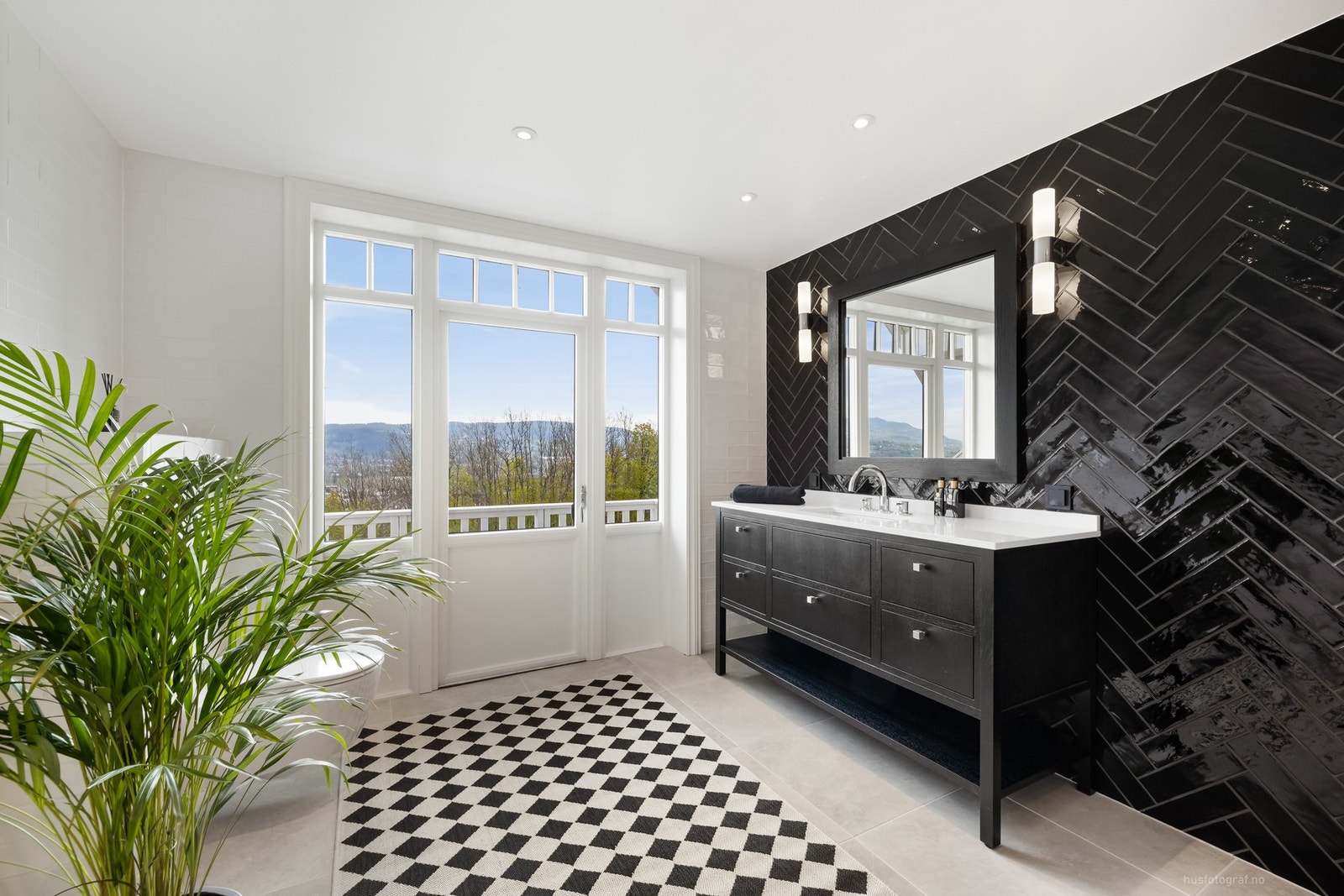 Nytt, lekkert bad i 2. etg. med utgang balkong Galleribilde