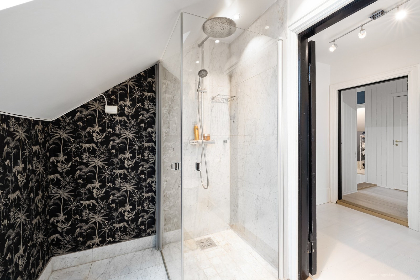 Bad nr. 2 i 2. etg. med dusjhjørne Galleribilde