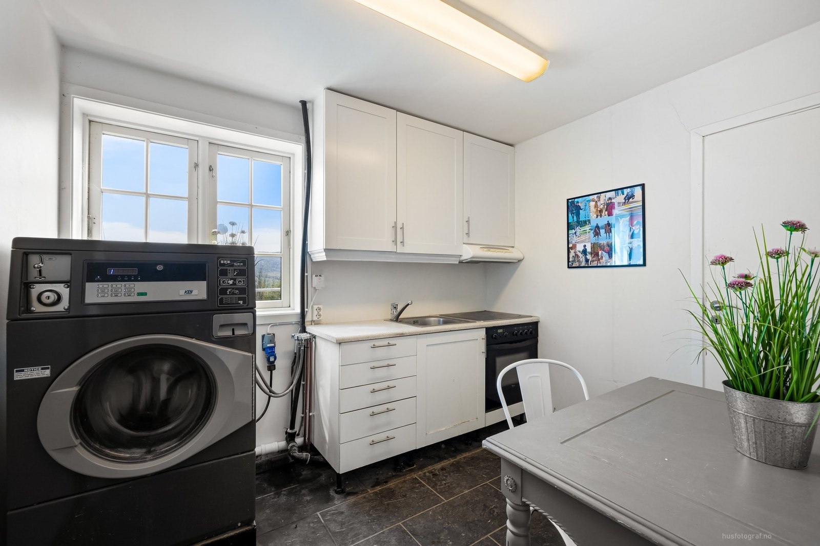 Vaskerom/grovkjøkken i stall Galleribilde