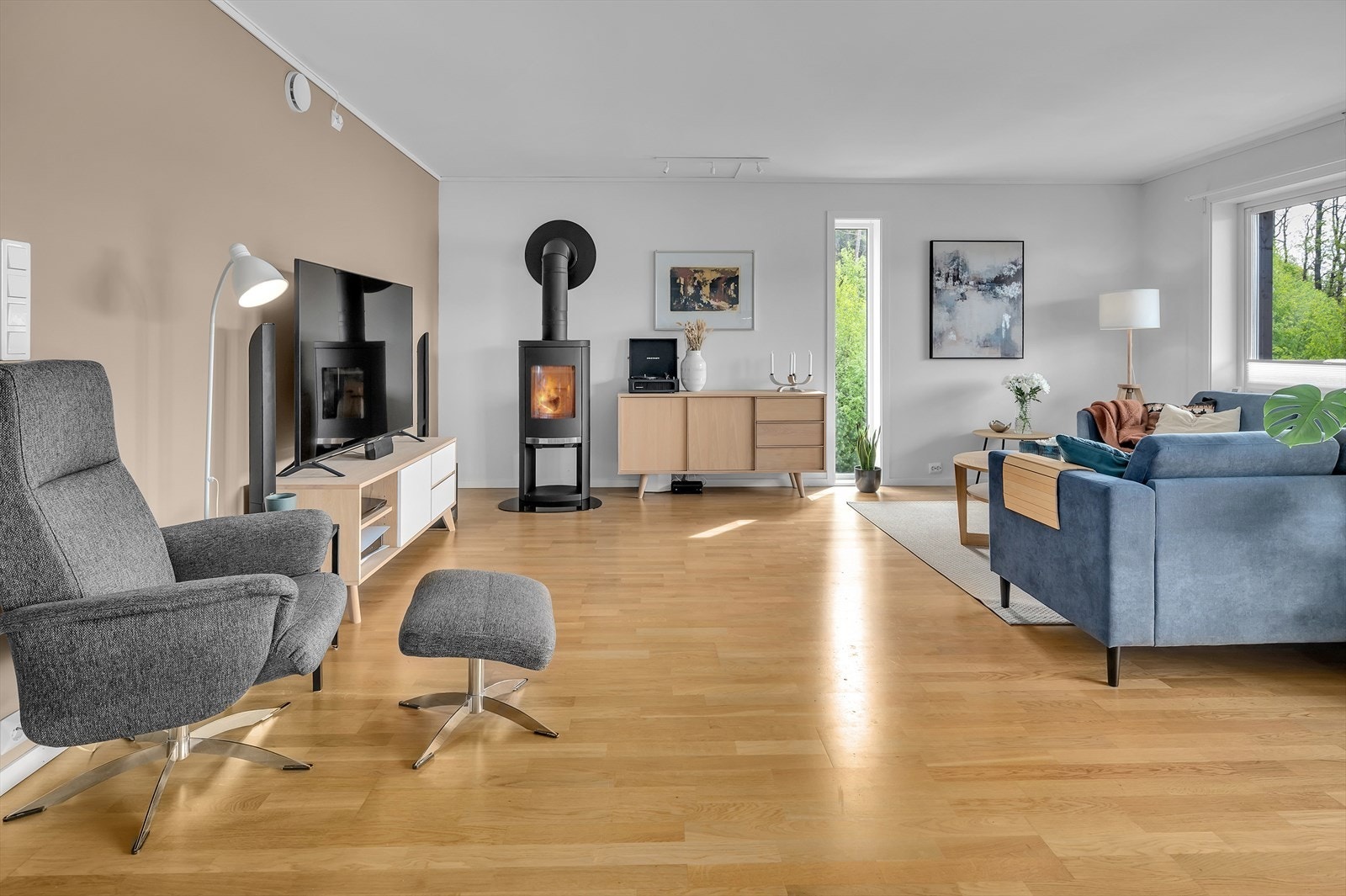 Leiligheten fremstår moderne med gjennomgående god standard. Galleribilde