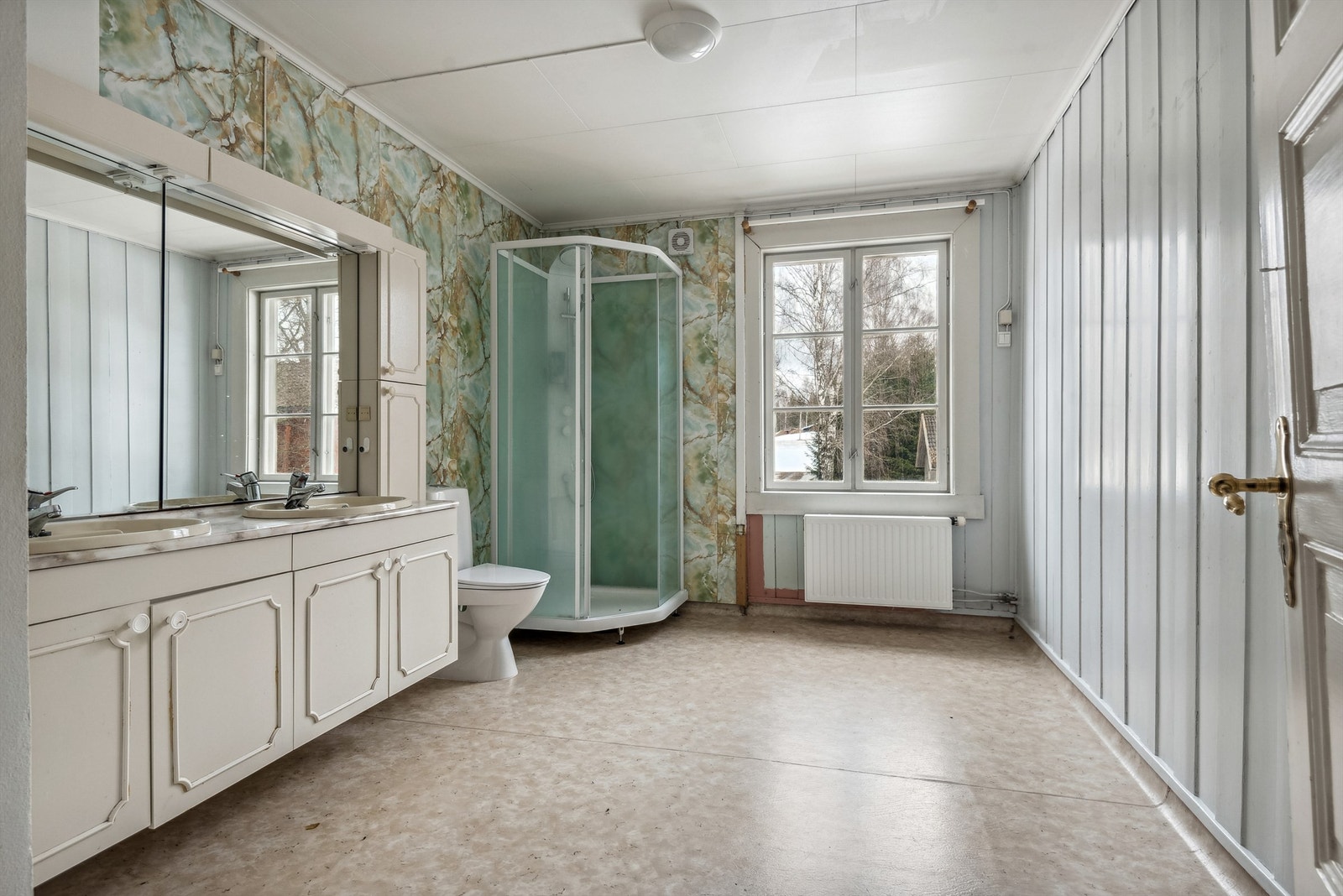 Badet er av eldre dato. det er påvist avvik her som tilsier at det er modent for en full oppgraderinger Galleribilde