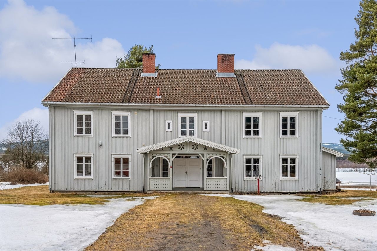 Våningshuset og stabburet er registrert i SEFRAK registeret Galleribilde