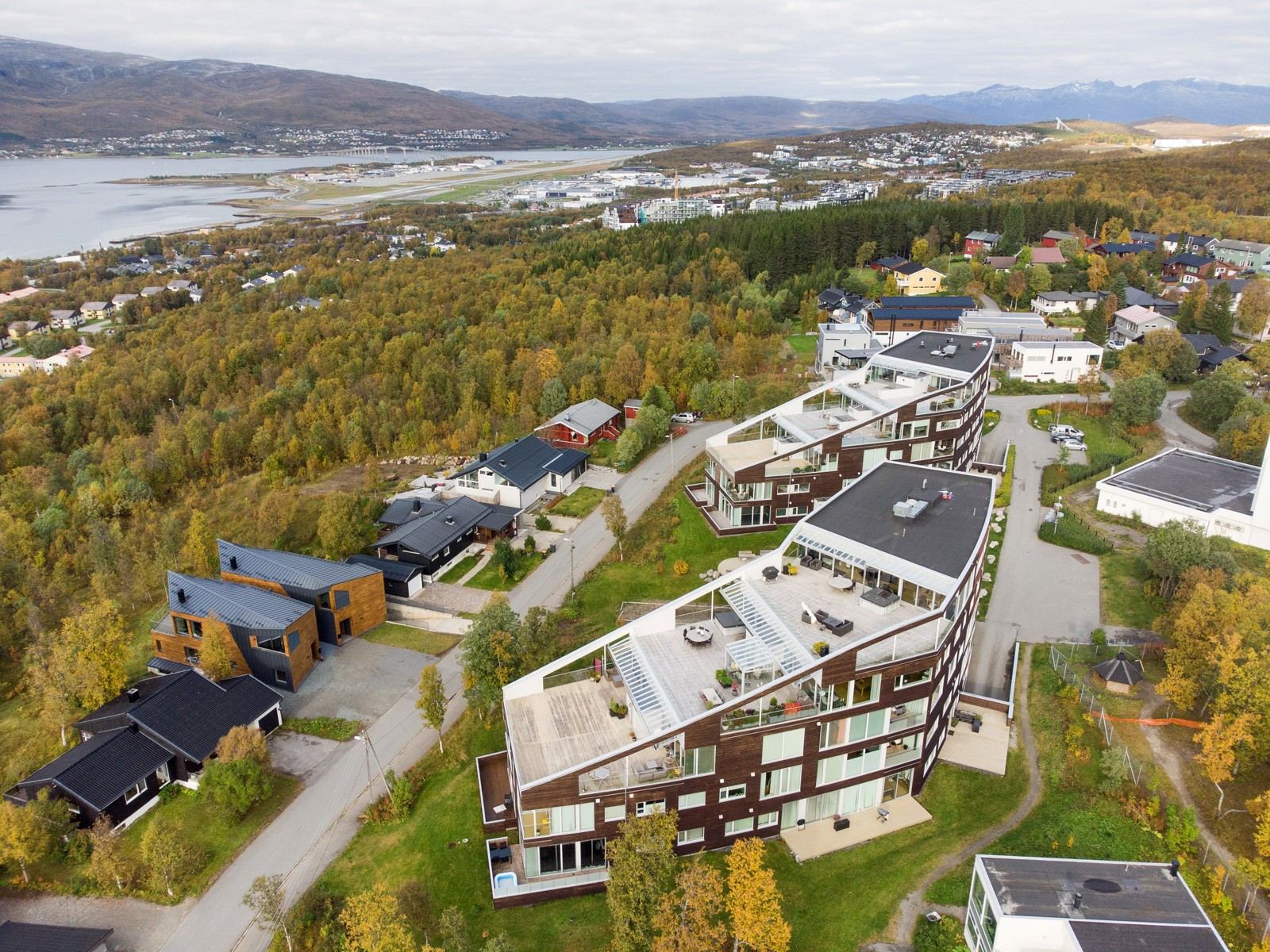Kort vei til Prestvannet, lysløype, skole, barnehage mm