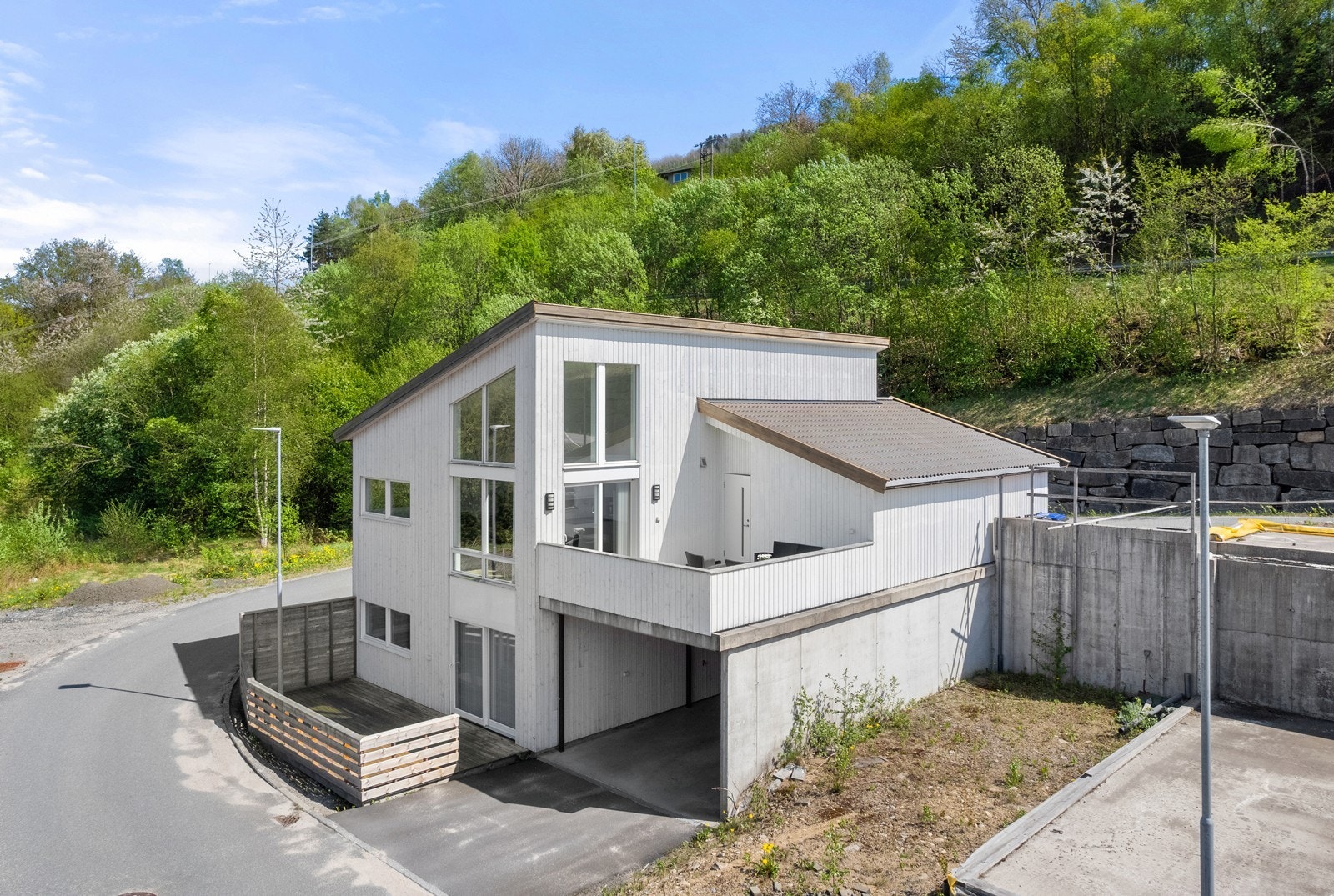 Her får du en flott og moderne halvpart av en horisontaldelt tomannsbolig Galleribilde