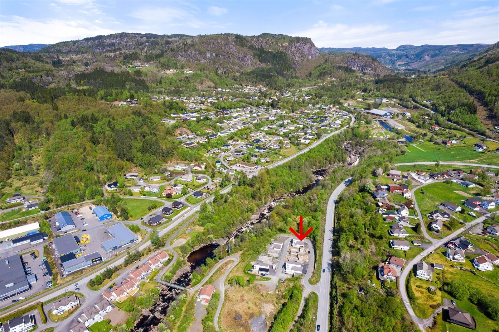 Øvre Hetleskeid er et nyere felt som er sentralt plassert! Her er gåavstand til badeplasser, turområder, sentrum og industriområdet Galleribilde