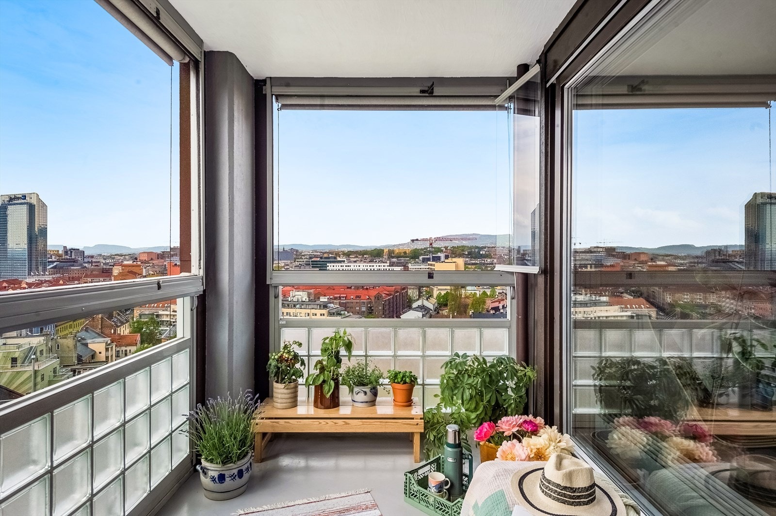 Balkongen er sydvestvendt og er på ca. 7 kvm Galleribilde
