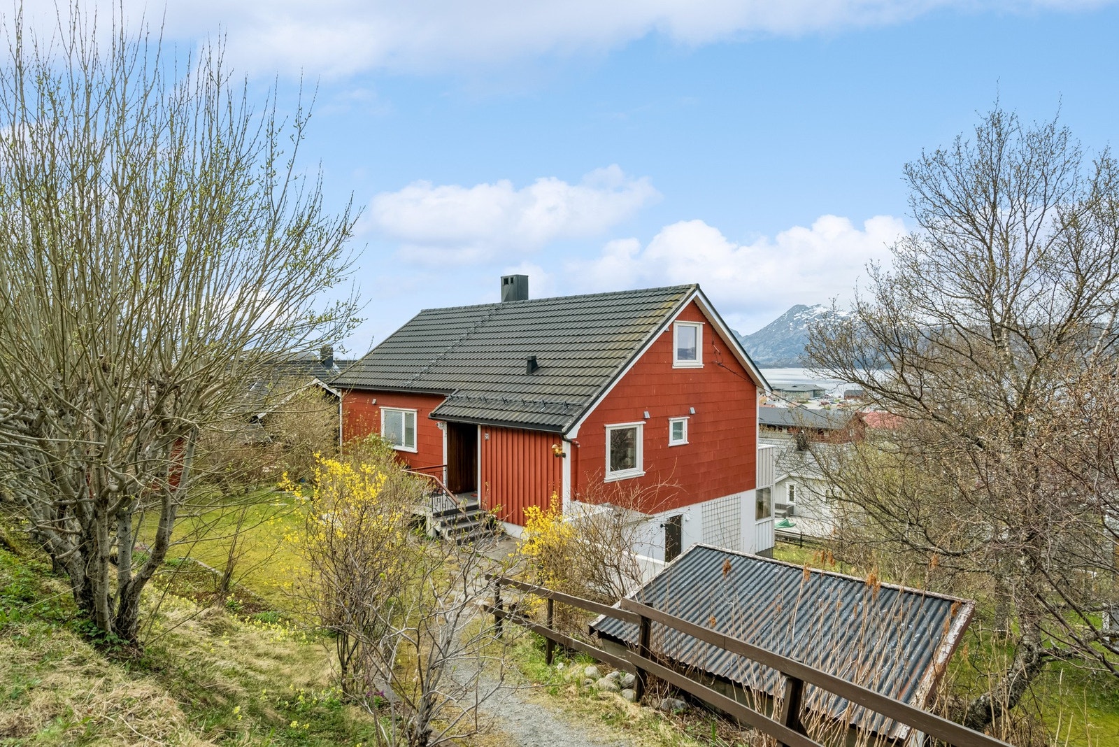 Eiendomsmegler Marita ønsker deg velkommen til Prestmarkveien 23! Galleribilde