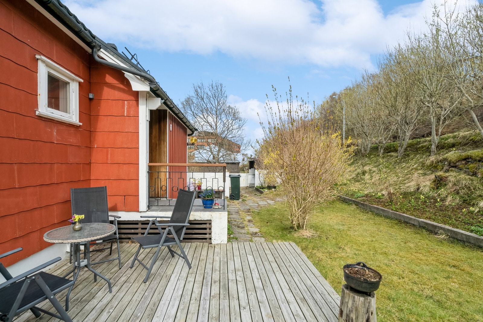 Terrasse i nordvest ved inngangspartiet på rundt 6.5 m² Galleribilde