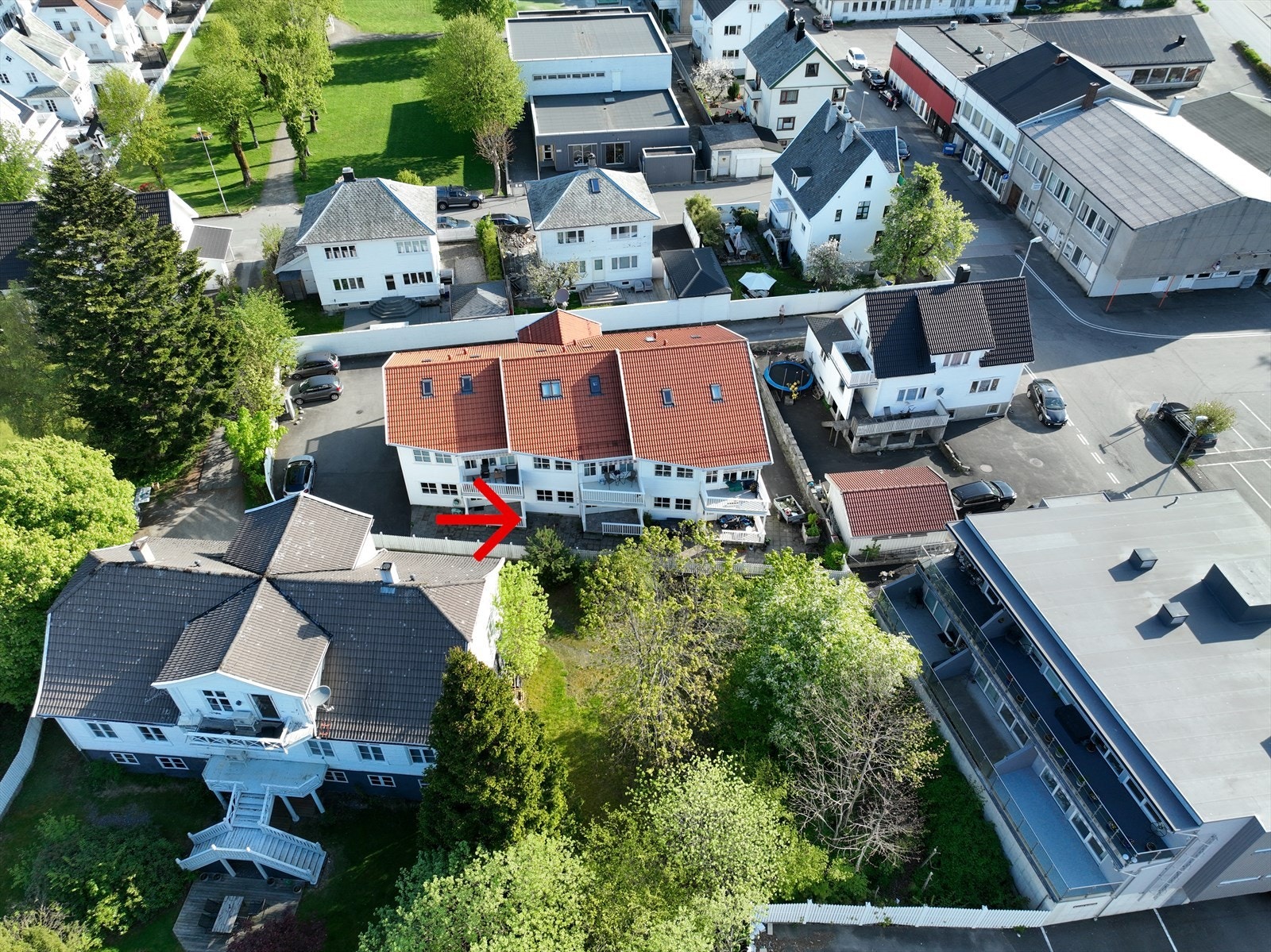 Velkommen til Løvikgaten 5C! Fint beliggende på Sunde med gåavstand til bykjernen, brygge og sjø! Galleribilde