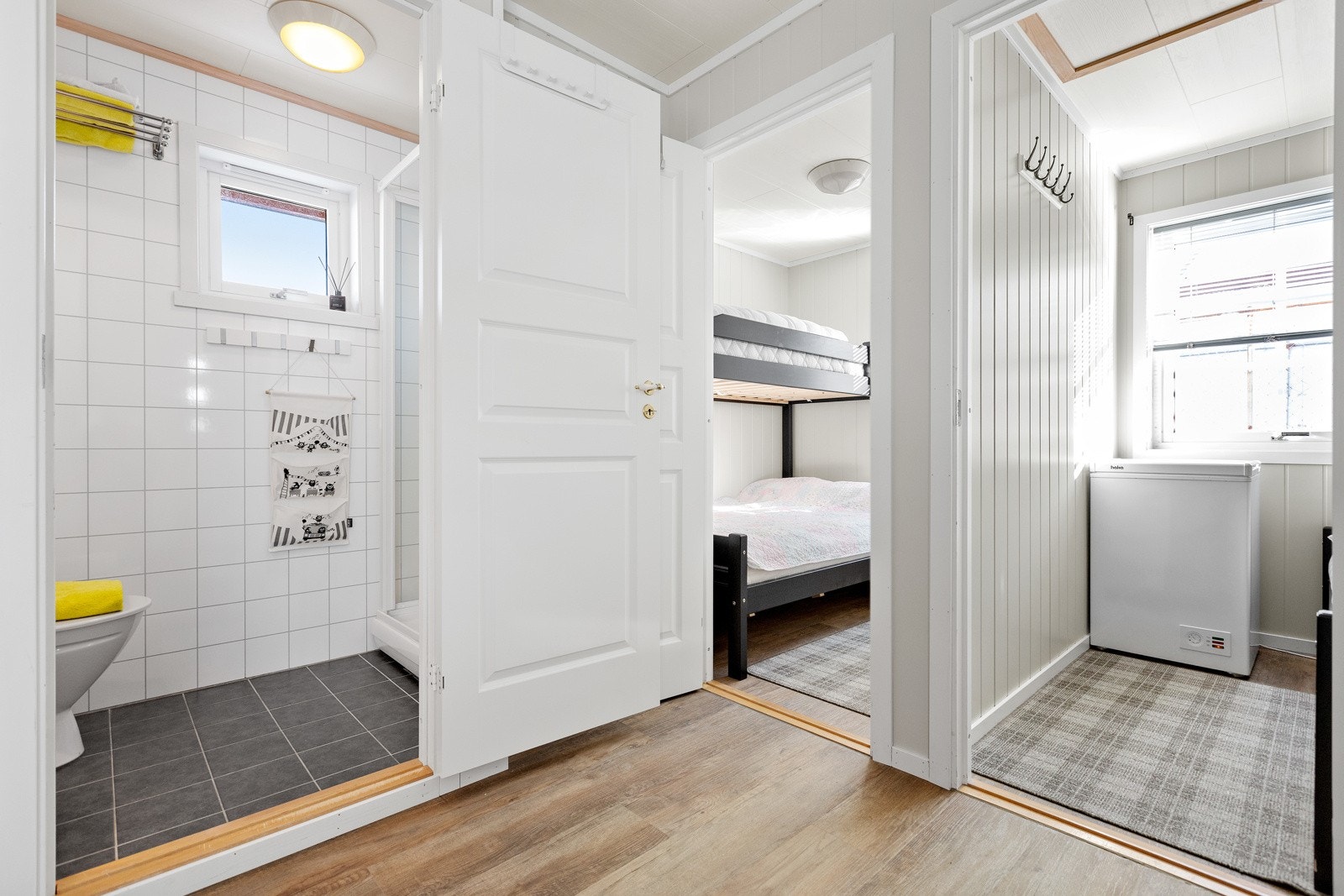 Badet ved siden av soverommene Galleribilde