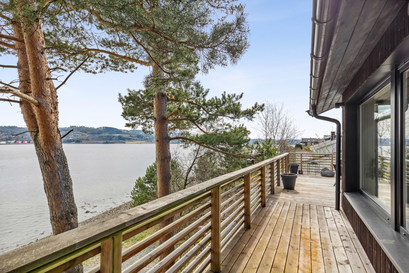 I tillegg til flott terrasse er det også en frittstående bod ved boligen ca 4kvm. Galleribilde