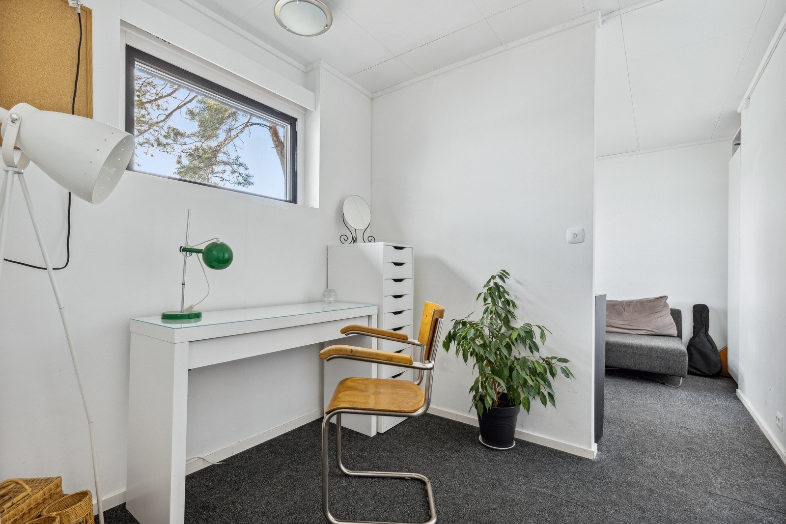 Soverom/hybel i sokkel. Galleribilde