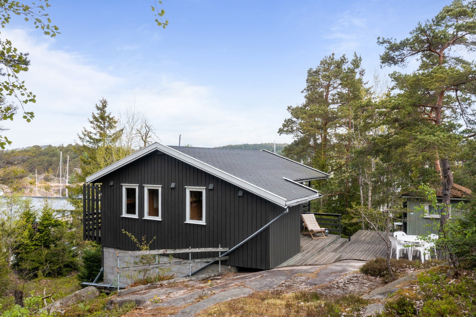 Hytta ligger fint til på Grimsøya i Skjeberg Galleribilde