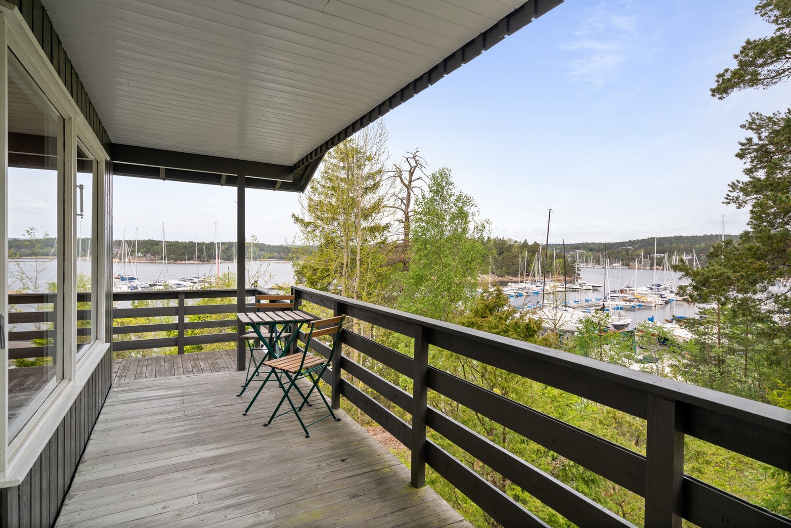 Den har en enkel standard og det er ikke lagt inn vann
eller strøm Galleribilde