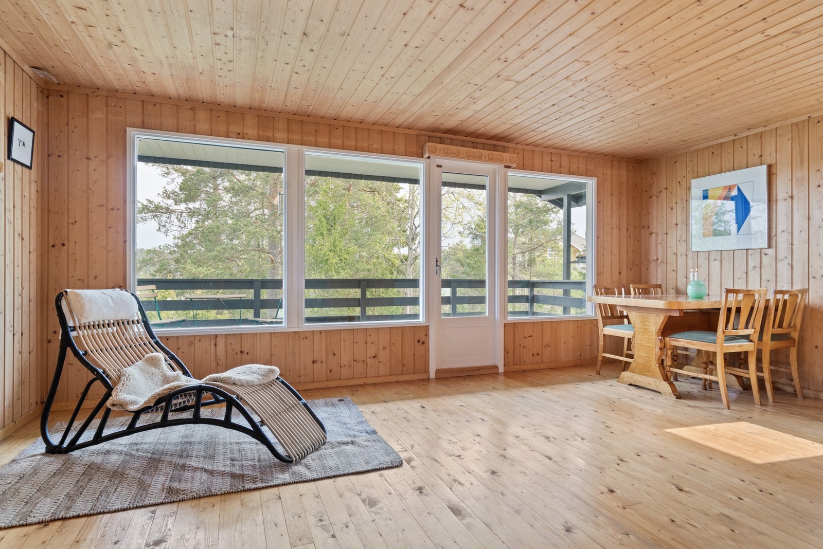 Utgang til en veranda fra stuen Galleribilde