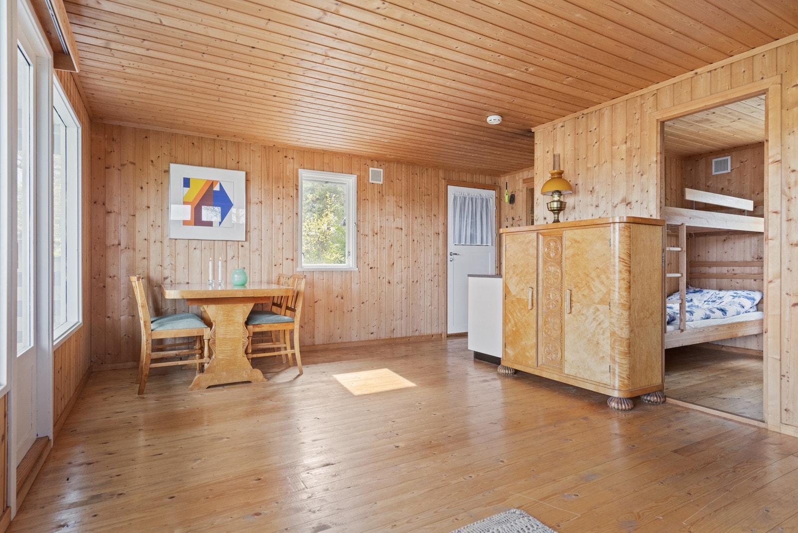 Innvendig er det gulv av furu Galleribilde