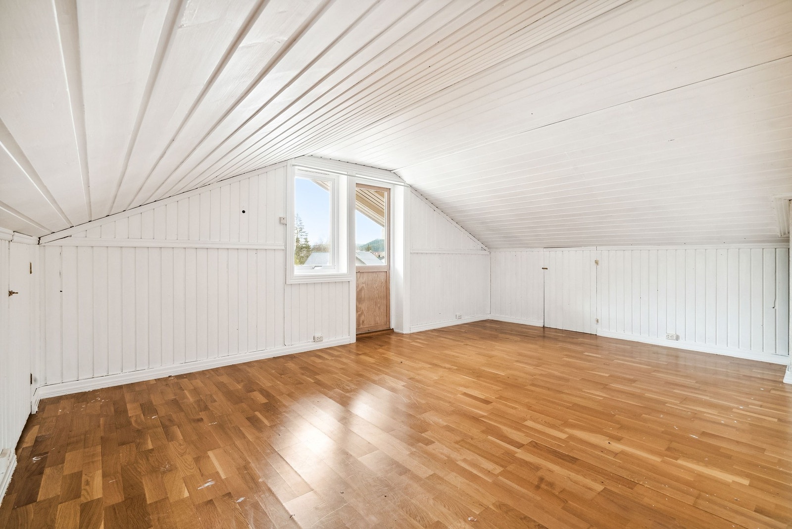 Utgang til balkong. Galleribilde