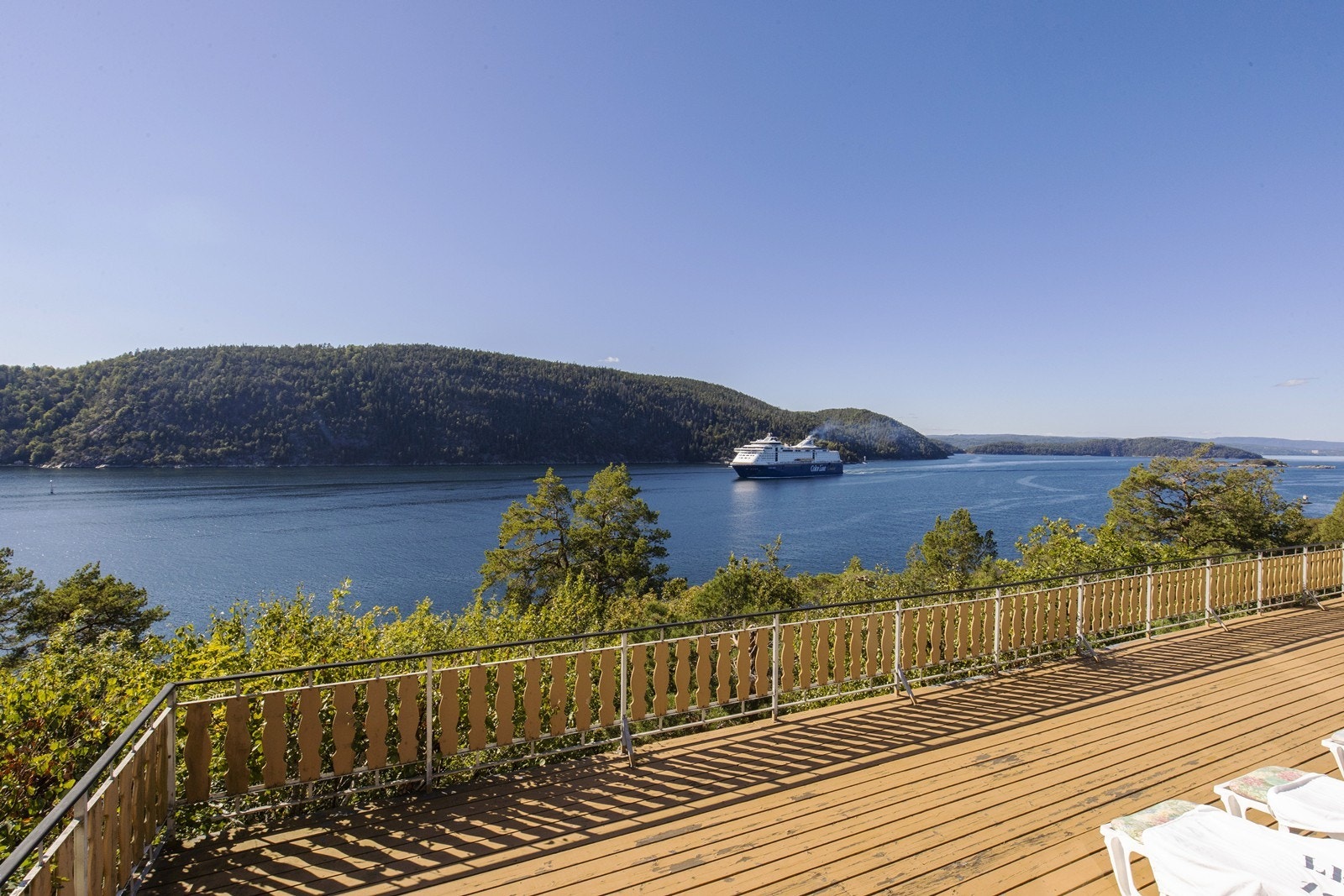 Panoramautsikt og nærhet til sjøen og sol til kl. 22:30! Galleribilde