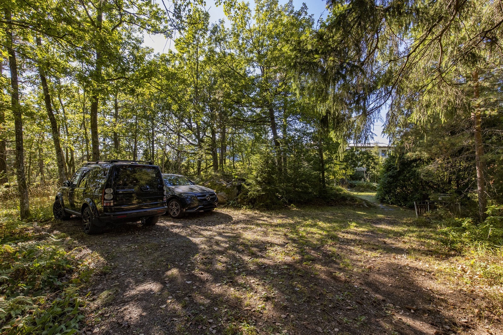 Biloppstillingsplass ved adkomst Galleribilde